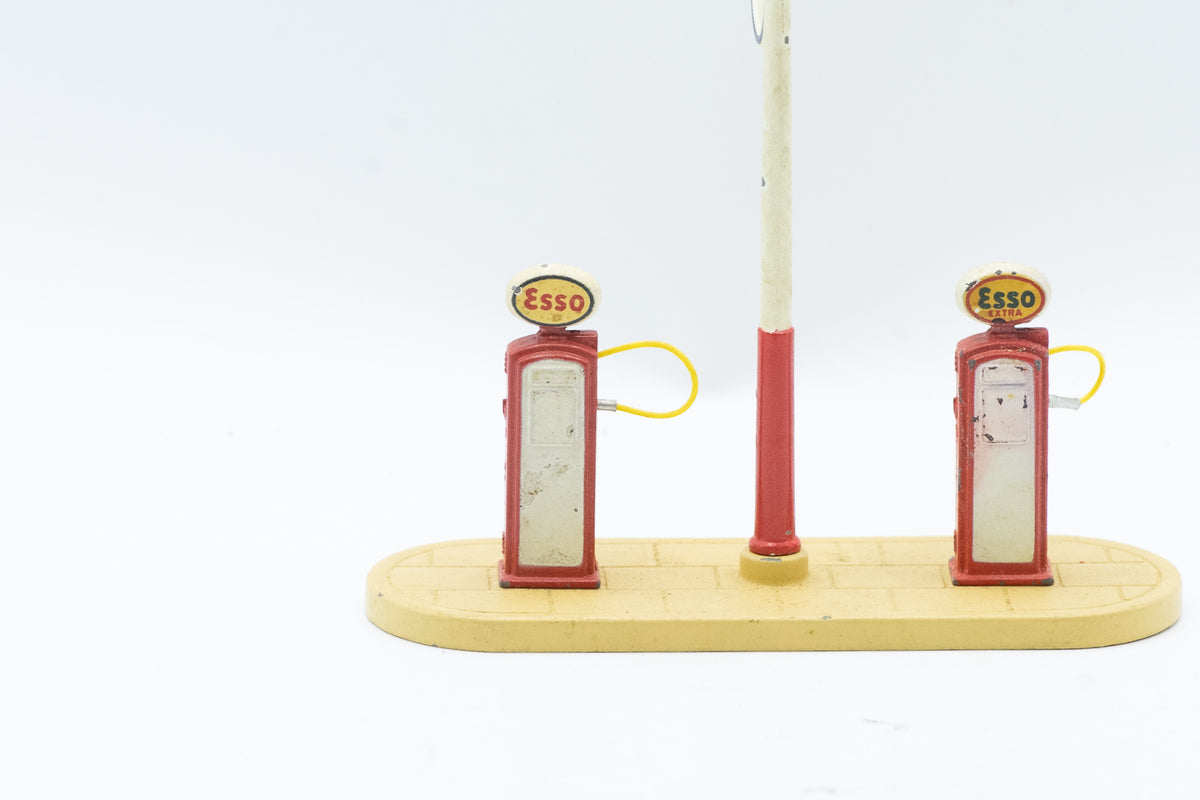 Vintage 1950s–1960s Dinky Toys No. 781 Petrol Pump Station "Esso" Diecast Model